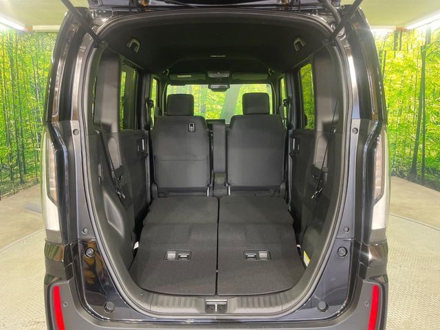 普段のお買い物や通勤、送迎等に十分な荷室スペースを確保しております。セカンドシートを倒すと、大きな荷物の積載も可能です♪