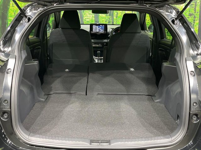 後席を格納すると、これだけの広さが！シーンに合わせたシートアレンジで、大きな荷物も積むことが出来ます♪