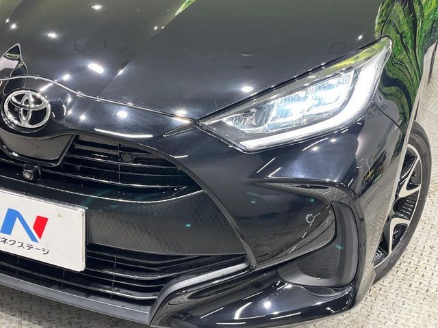 【LEDヘッドライト】悪天候や夜間走行時も良好な視界を確保し安心して運転できる高輝度LEDヘッドライトを装備！点灯速度が早く、消費電力も抑えられています。