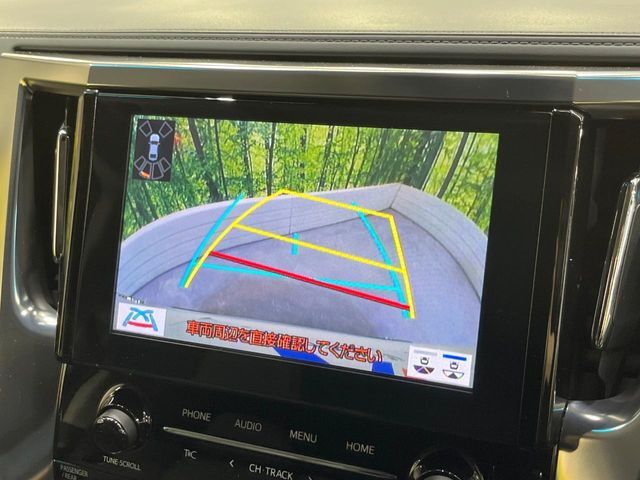 【バックカメラ】駐車時に後方がリアルタイム映像で確認できます。大型商業施設や立体駐車場での駐車時や、夜間のバック時に大活躍！運転スキルに関わらず、今や必須となった装備のひとつです！
