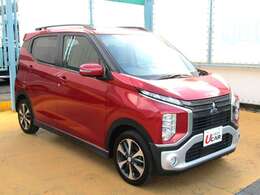 フロントカメラにより、前方の車両や歩行者との距離や相対速度を監視します。衝突する可能性があると判断した時に、警報ブザーなどで注意をし、ブレーキ制御で衝突回避又は衝突被害の軽減をアシストします。