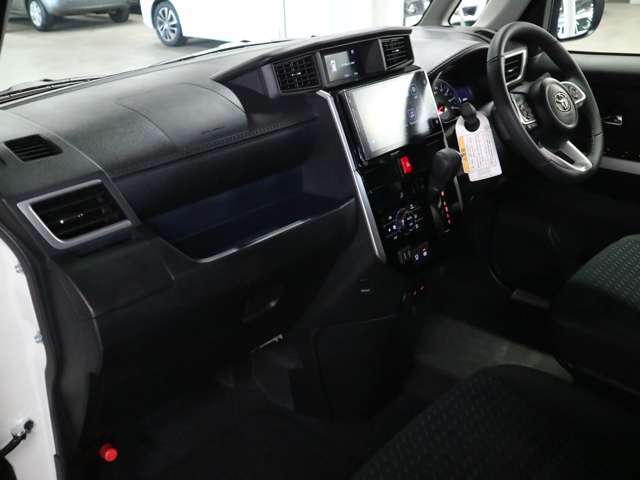 当社販売担当者、仕入担当者、リフトに持ち上げ車検検査員による下廻りチェックをクリアした高品質車を展示しております。