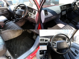 前期モデル純正ハンドル！クラシックさのある人気のハンドルです♪フロアマットを新品装着！