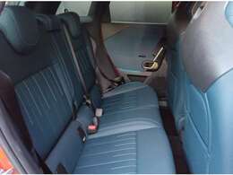 左右60：40分割可倒式リアシート