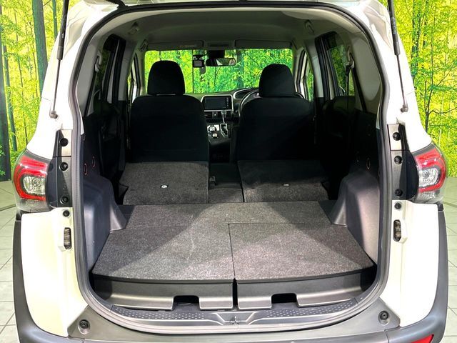 普段のお買い物や通勤、送迎等に十分な荷室スペースを確保しております。セカンドシートを倒すと、大きな荷物の積載も可能です♪