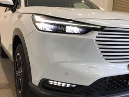 【LEDヘッドライト】ディスチャージヘッドライト（HID）と同等の明るさで、夜道や雨天走行が明るく視界良好！！　フォグライトも装備で、安心感さらにUPです♪安心ドライブを楽しんで下さい♪