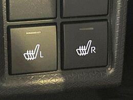 【シートヒーター】寒い日に重宝するシートヒーター！エアコンより早く温まってくれるので寒がりの人も安心ですね♪エアコンの温風は乾燥するから苦手、という方にもをおすすめです。