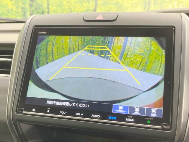 【バックカメラ】駐車時に後方がリアルタイム映像で確認できます。大型商業施設や立体駐車場での駐車時や、夜間のバック時に大活躍！運転スキルに関わらず、今や必須となった装備のひとつです！