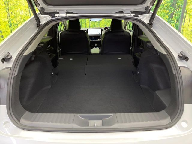 後席を格納すると、これだけの広さが！シーンに合わせたシートアレンジで、大きな荷物も積むことが出来ます♪