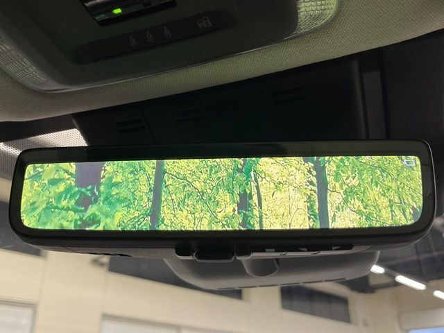 【デジタルインナーミラー】後席の大きな荷物や同乗者で後方が確認しづらい時でも安心！カメラが撮影した車両後方の映像をルームミラー内に表示。クリアな視界で状況の確認が可能です！