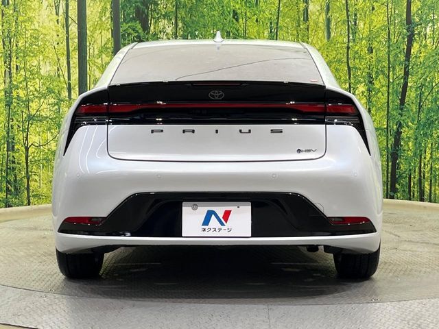 安心の最長10年・走行無制限保証（有償）をご用意。保証内容も充実はもちろん、無料点検＆オイル交換や、年中無休の全国・24時間ロードサービスも付帯されておりますのでご安心下さい。