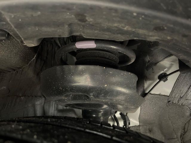 お車を安心してお乗りいただく為には、足回りの定期点検が欠かせません。サービスサポート（有償保証）では無料点検もご提供しており、安心のカーライフをお過ごしいただけるサポート体制が整っています。