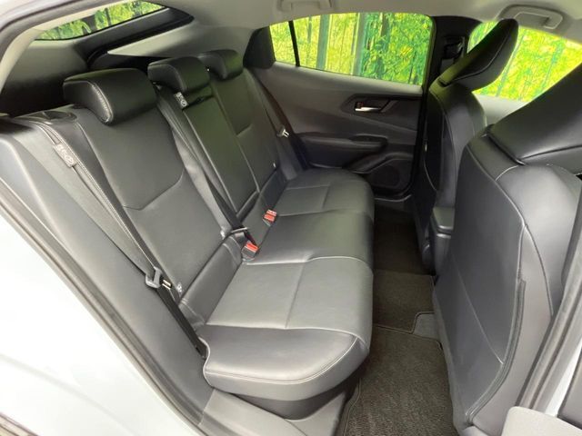 後部座席も気になるようなキズ・汚れやへたり等、大きなダメージはなく、良好な状態です。