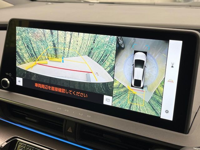 【パノラミックビューモニター】専用のカメラにより、上から見下ろしたような視点で360度クルマの周囲を確認することができます☆死角部分も確認しやすく、狭い場所での切り返しや駐車もスムーズに行えます。