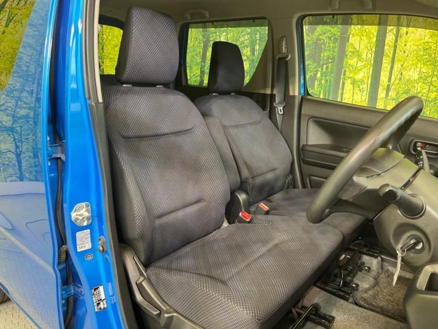 運転席シート廻りは使用感も少なく、良好な状態となっています。丁寧に使われていたことがよくわかりますね。