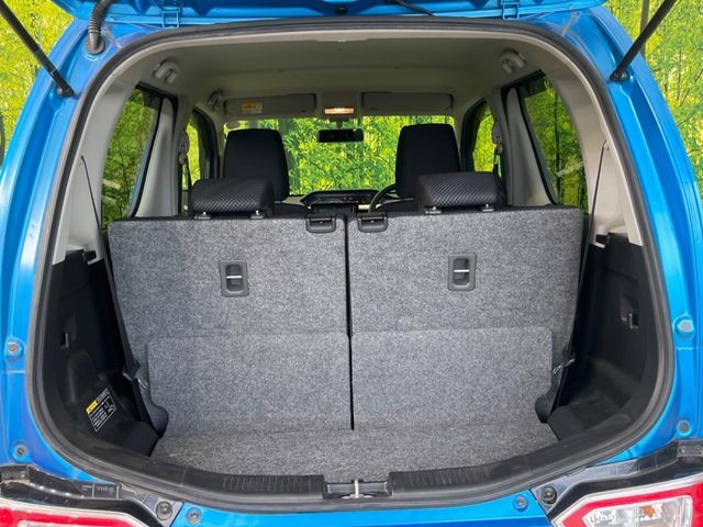 普段のお買い物や通勤、送迎等に十分な荷室スペースを確保しております。セカンドシートを倒すと、大きな荷物の積載も可能です♪