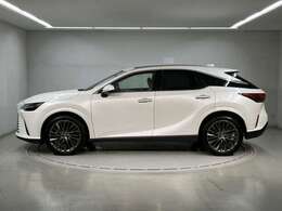 あらゆるシーンで味わえる、思い通りの操舵感ドライビングの愉しさが、レクサスの魅力です。