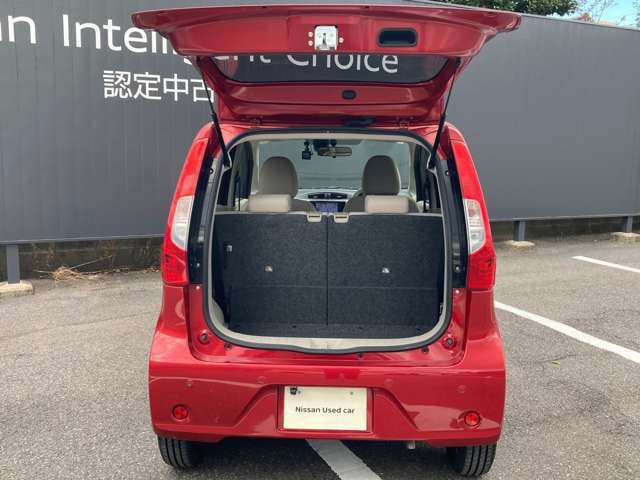 ラゲッジルームです。開口も大きく荷物も積載しやすいです。