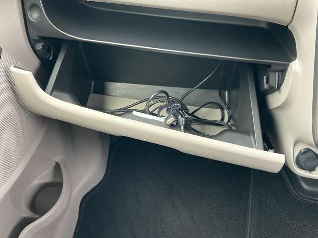 グローブボックスも大きく使いやすいです。