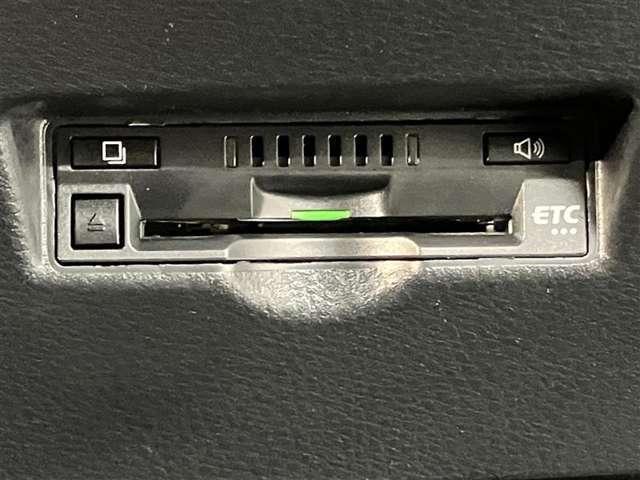ETC車載器です！高速道路の料金所で慌てて小銭を探すことも無くなります。キャッシュレスでスイスイ、ストレスフリー♪