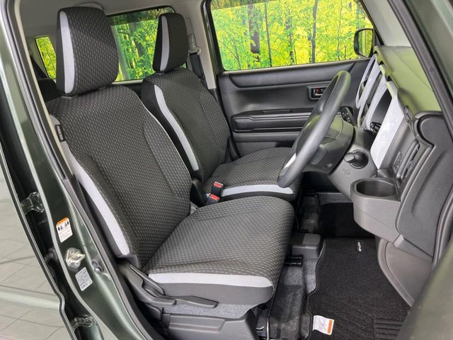 運転席シート廻りは使用感も少なく、良好な状態となっています。丁寧に使われていたことがよくわかりますね。