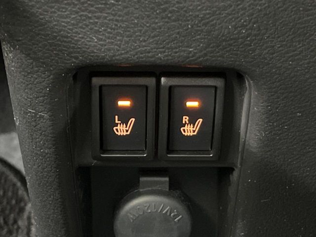 【シートヒーター】寒い日に重宝するシートヒーター！エアコンより早く温まってくれるので寒がりの人も安心ですね♪エアコンの温風は乾燥するから苦手、という方にもをおすすめです。