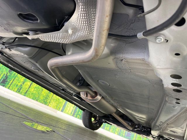 お車を安心してお乗りいただく為には、足回りの定期点検が欠かせません。サービスサポート（有償保証）では無料点検もご提供しており、安心のカーライフをお過ごしいただけるサポート体制が整っています。
