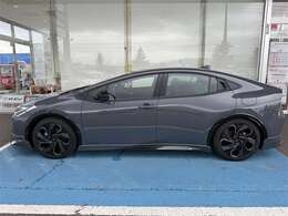 主な装備は、トヨタセーフティーセンス、カーナビ、パノラミックビューモニター、シートヒーター、ハンドルヒーター、ETC、エンジンスターター、ワンオーナー車、寒冷地仕様となっております。