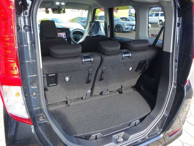 トランクルームもひろびろです。お出かけにも大活躍です！荷物も楽々積み込めます。