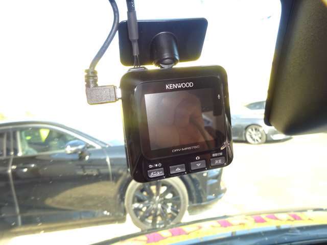 ドライブレコーダーも付いてます。