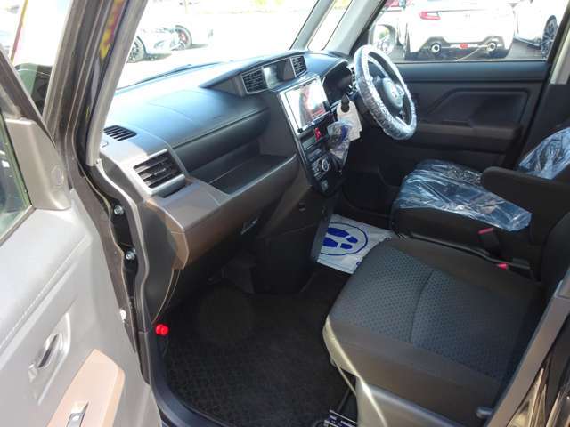 内外装共にクリーニング後に納車致します。