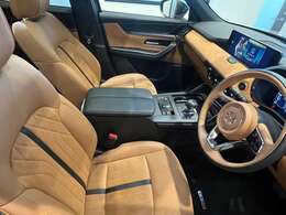 高級車によく使われているナッパレザーが採用されており、高級感あふれるインテリアデザインになっています！