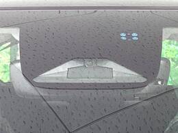 【ホンダセンシング】走行中に前方の車両等を認識し、衝突しそうな時は警報とブレーキで衝突回避と被害軽減をアシスト。より安全にドライブをお楽しみいただけます。