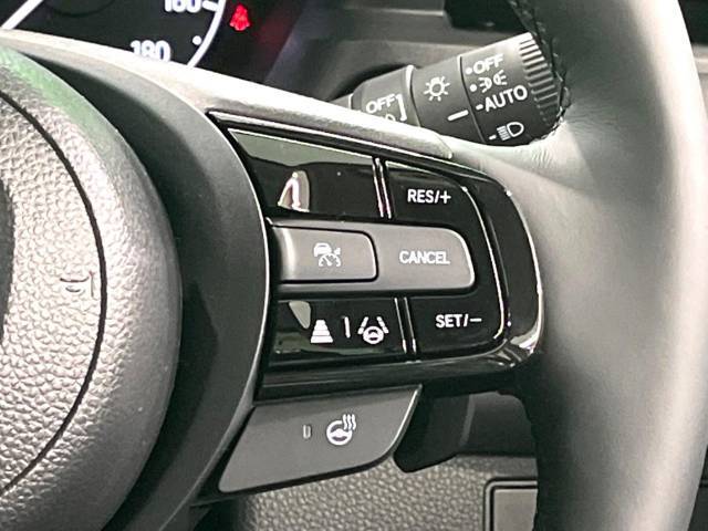 【アダプティブクルーズコントロール】高速道路での長距離走行が楽に！！自動で速度を保つクルーズコントロールが、衝突軽減システムと連携し、前方の車両を感知して車間を保つように速度調節してくれます！！