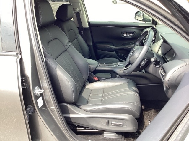セパレートのフロント運転席は、パワーシートです。