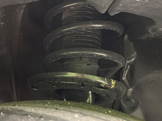 お車を安心してお乗りいただく為には、足回りの定期点検が欠かせません。サービスサポート（有償保証）では無料点検もご提供しており、安心のカーライフをお過ごしいただけるサポート体制が整っています。