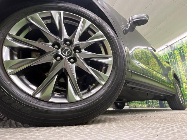 【純正19インチアルミホイール】外観にマッチした純正アルミホイールを装着しております。各種社外アルミホイールや、スタッドレスタイヤも取扱いしております。是非ご相談ください♪