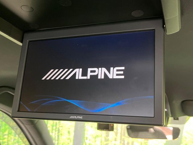 【フリップダウンモニター】大画面モニターで後席でもエンタメをお楽しみいただけます。小さなお子様にも大人気の装備です♪