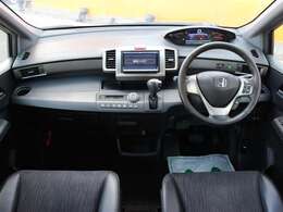 スッキリとしたフリードスパイクHVらしいデザインのダッシュ回り！フロントビューの視認性もよく運転しやすいと思います★