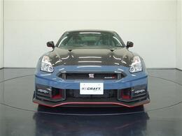 NISMO　Special　editionは、クリア塗装を施した、NISMO専用カーボン製エンジンフード（NACAダクト付）を採用しています。