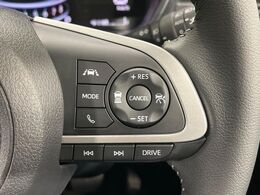 【レーダークルーズコントロール】高速道路での長距離走行が楽に！！自動で速度を保つクルーズコントロールが、衝突軽減システムと連携し、前方の車両を感知して車間を保つように速度調節してくれます！！