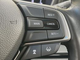 【アダプティブクルーズコントロール】高速道路での長距離走行が楽に！！自動で速度を保つクルーズコントロールが、衝突軽減システムと連携し、前方の車両を感知して車間を保つように速度調節してくれます！！