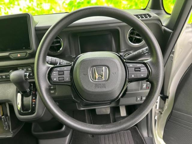 WECARSの展示場では実際に見て、触ってお車をお選びいただけます！知識の豊富な営業スタッフが様々なカーライフをご提案いたします！