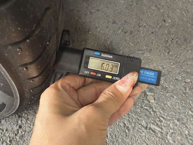 窓ガラスフッ素撥水コーティング施工できます！！雨の日の視界を良好にします。フッ素タイプは油膜取り後の施工により撥水力が長時間持続します☆詳しくはキーパー技術認定店アイエスオートまで☆