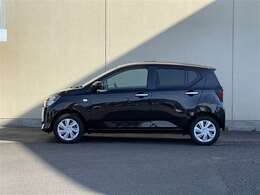 ボディ色はブラックマイカメタリックです。