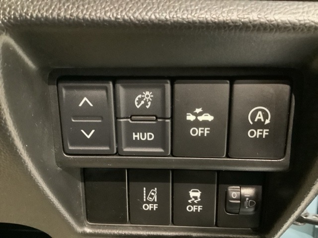 当社の車両には『安心して車選びをしていただくために』お支払い総額を表示しております。税金、自賠責保険料、登録費用、リサイクル料金が含まれており、県内登録及び届出で店頭納車の場合になります。