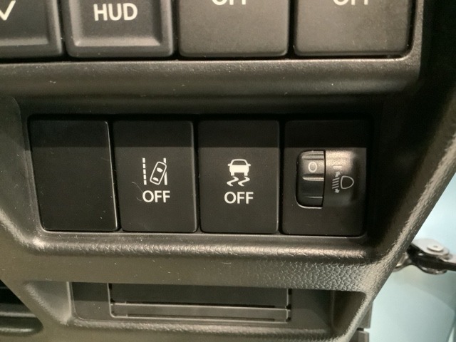 横滑り防止装置がついています。いざという時に安心ですね。