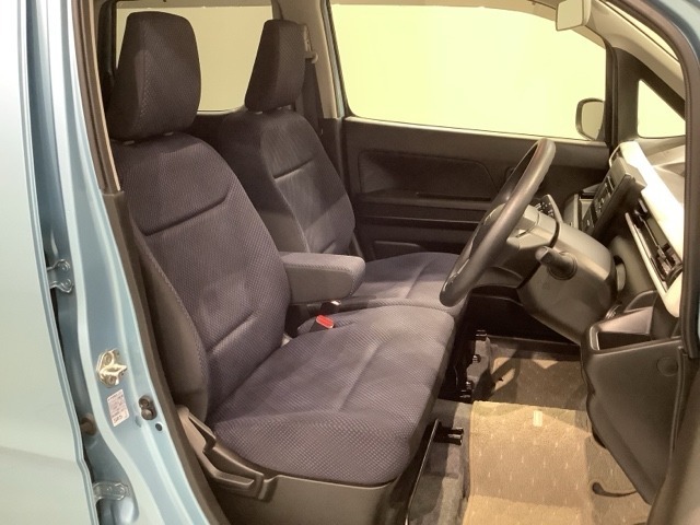 シートは厚めのクッションですのでゆったり座れますよ。