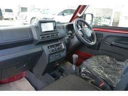 新車専門店カーズカフェの厳選ハイスペックナビTV＆ドライブレコーダー＆ETC車載器＆フロアマットを取り付け済みでお渡しです！車両総額に全て込みですのでご予算も安心です！