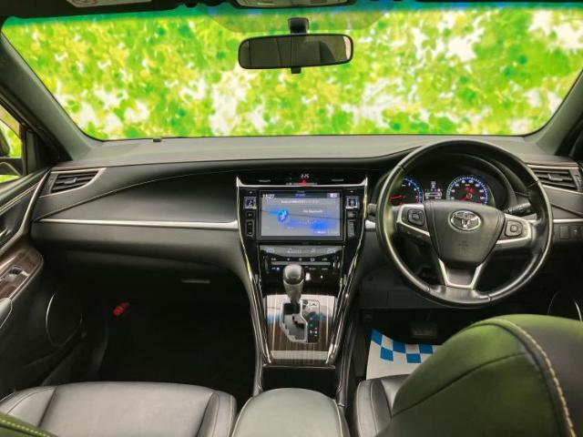 WECARSの展示場では実際に見て、触ってお車をお選びいただけます！知識の豊富な営業スタッフが様々なカーライフをご提案いたします！